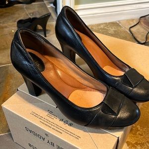 Women’s Clarks Size 8 super comfy